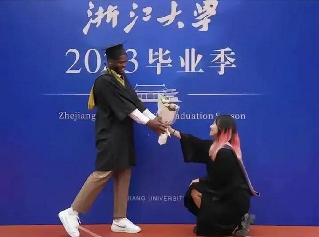 新澳今日开奖结果:抢手捧花求婚跪错人