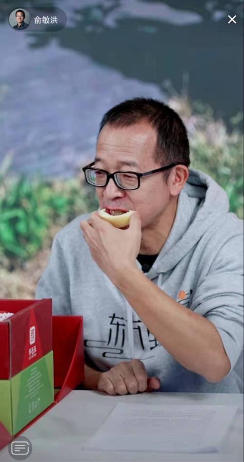 澳彩资料大全部网站010:俞敏洪骑车摔倒